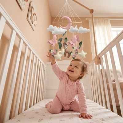Mobile apaisant pour bébé : un cocon de douceur au-dessus du berceau