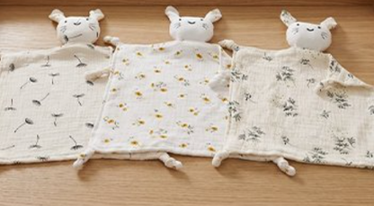 Doudou lapin | fleurs et pissenlit