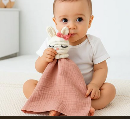 bebe avec doudou lapin | rose